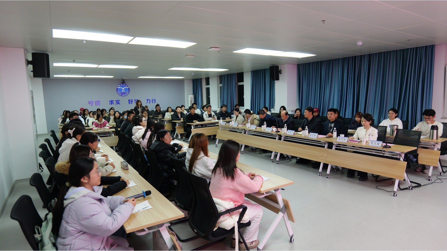 51暗网
召开学工队伍专题会议