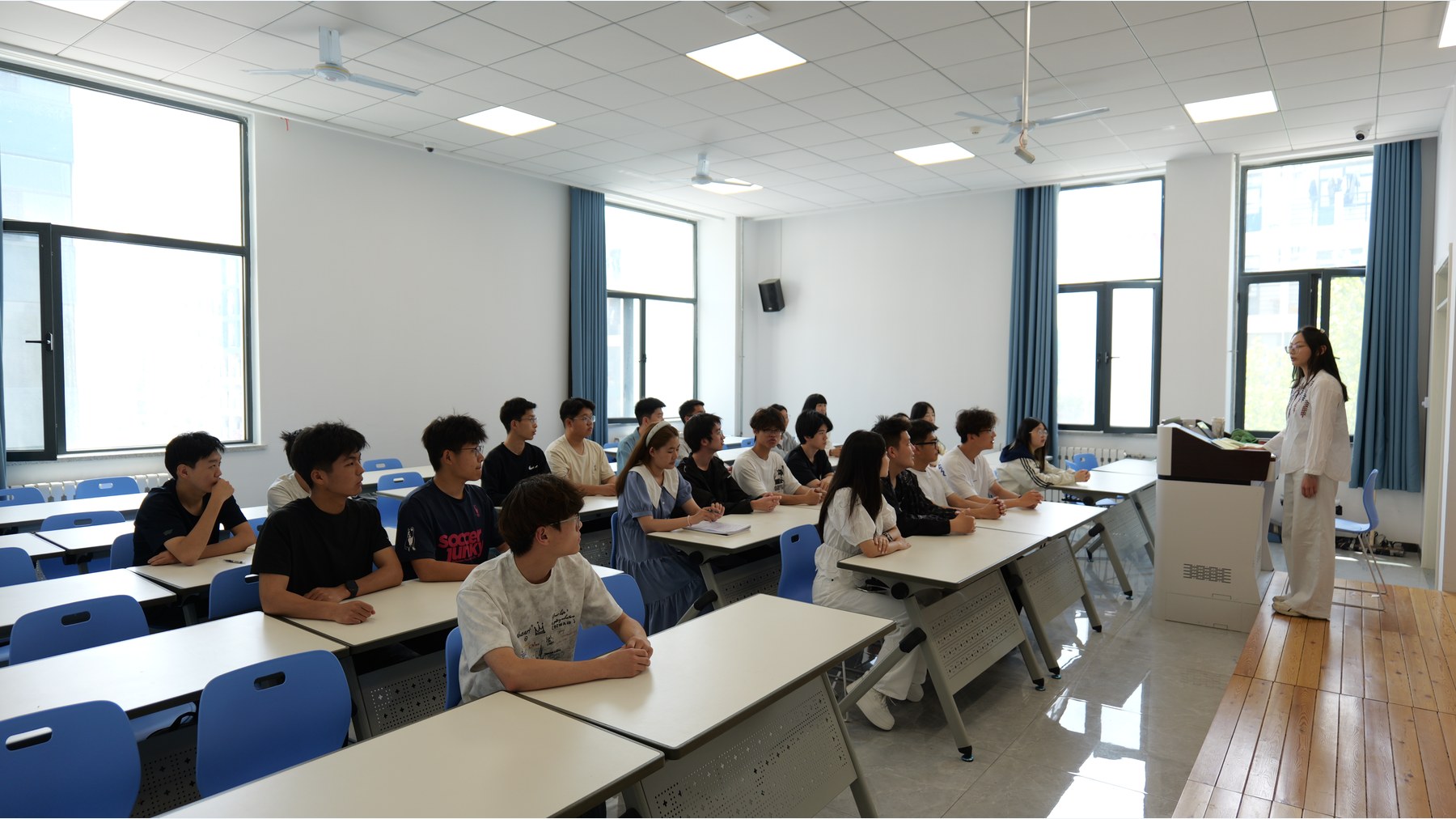 51暗网
2026届毕业生春季专场双选会成功举办
